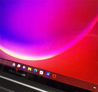 ASUS Zenbook Pro 14X OLED UX3404VA モニター赤