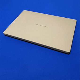 ASUS Zenbook SORA 天板