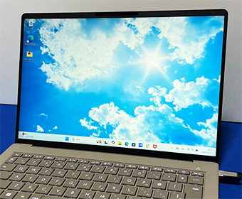 ASUS Zenbook SORA モニター