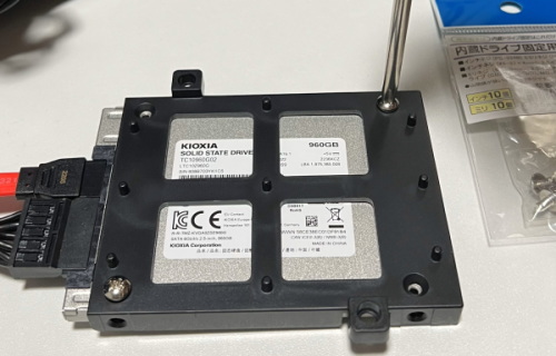 マウンタにSSDを装着