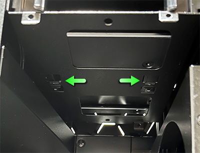 G-Tuneのストレージベイ下部、SSD装着用の突起